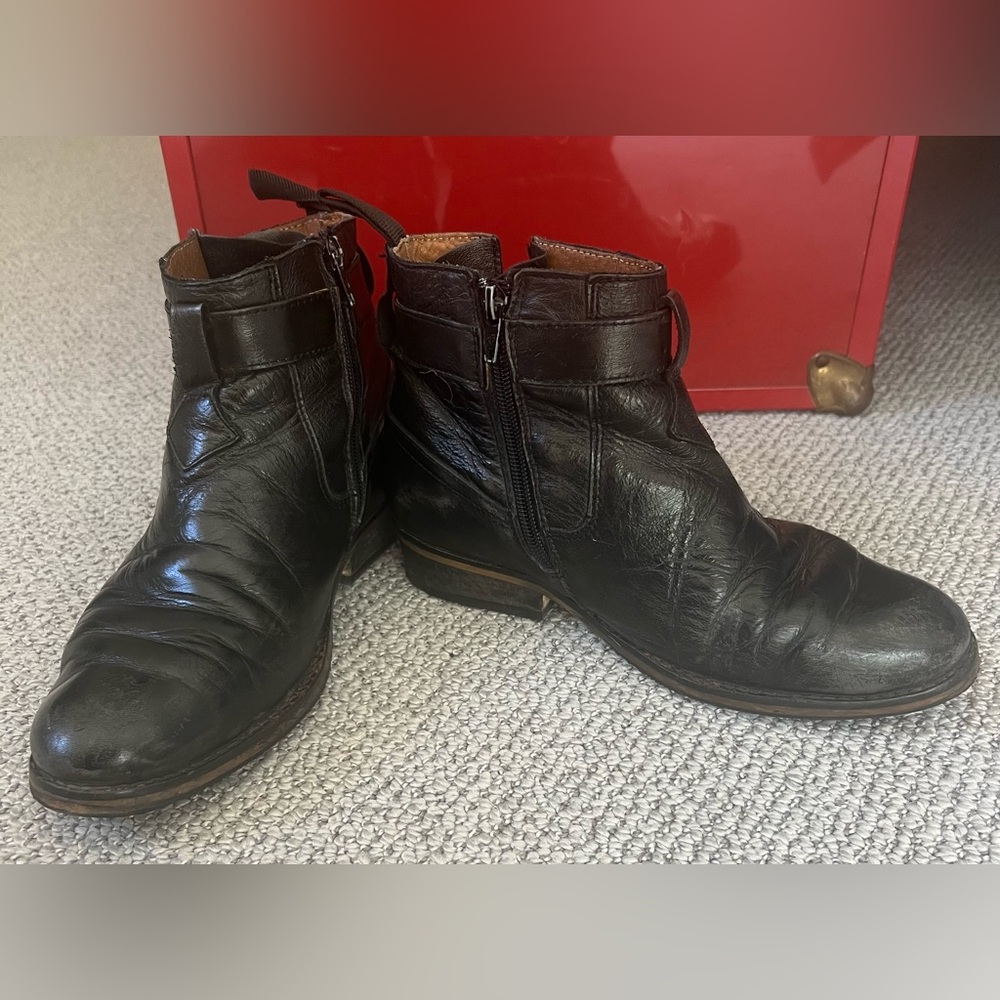 Bronx black leather booties with silver buckle size 38